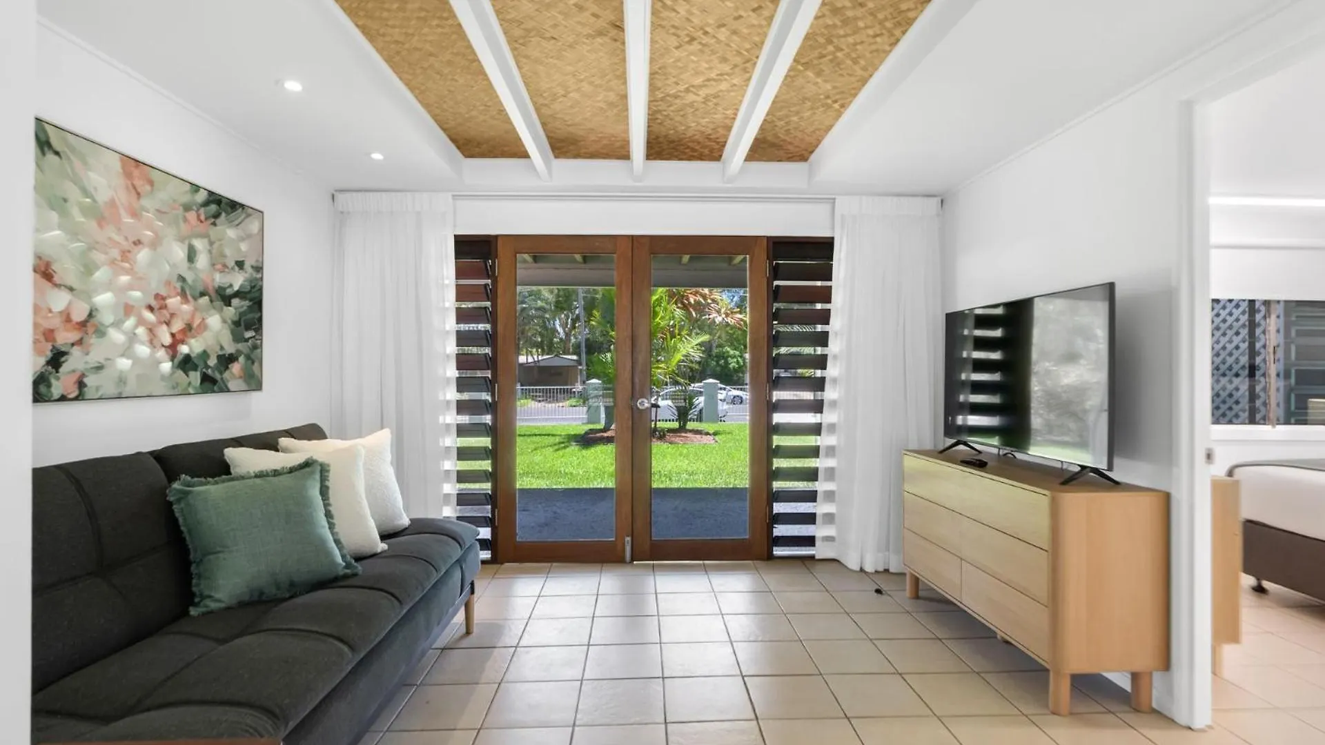 Belle Escapes Endeavour To Impress Villa Clifton Beach 0*,  Australia
