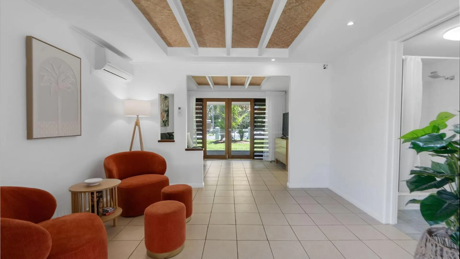 Belle Escapes Endeavour To Impress Villa Clifton Beach Holiday home