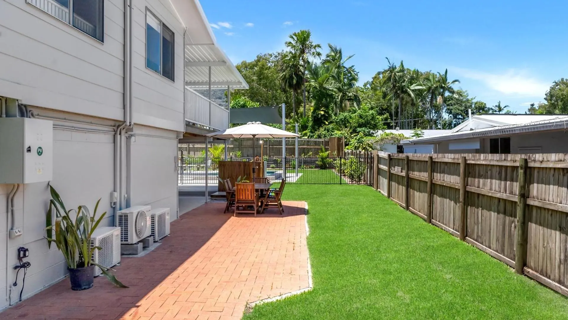 Belle Escapes Endeavour To Impress Villa Clifton Beach Holiday home