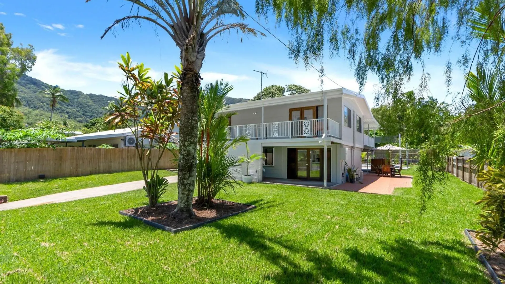 Holiday home Belle Escapes Endeavour To Impress Villa Clifton Beach