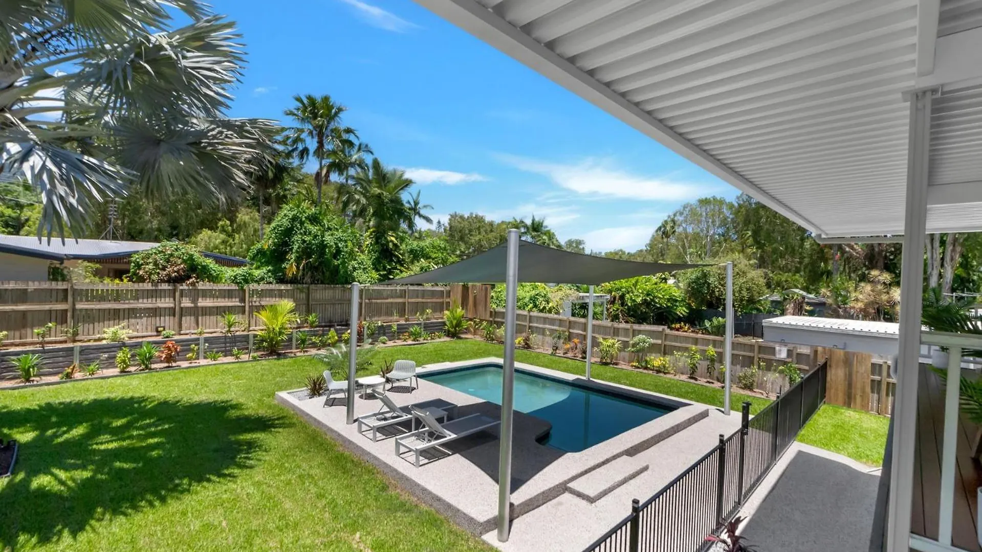 Belle Escapes Endeavour To Impress Villa Clifton Beach 0*,