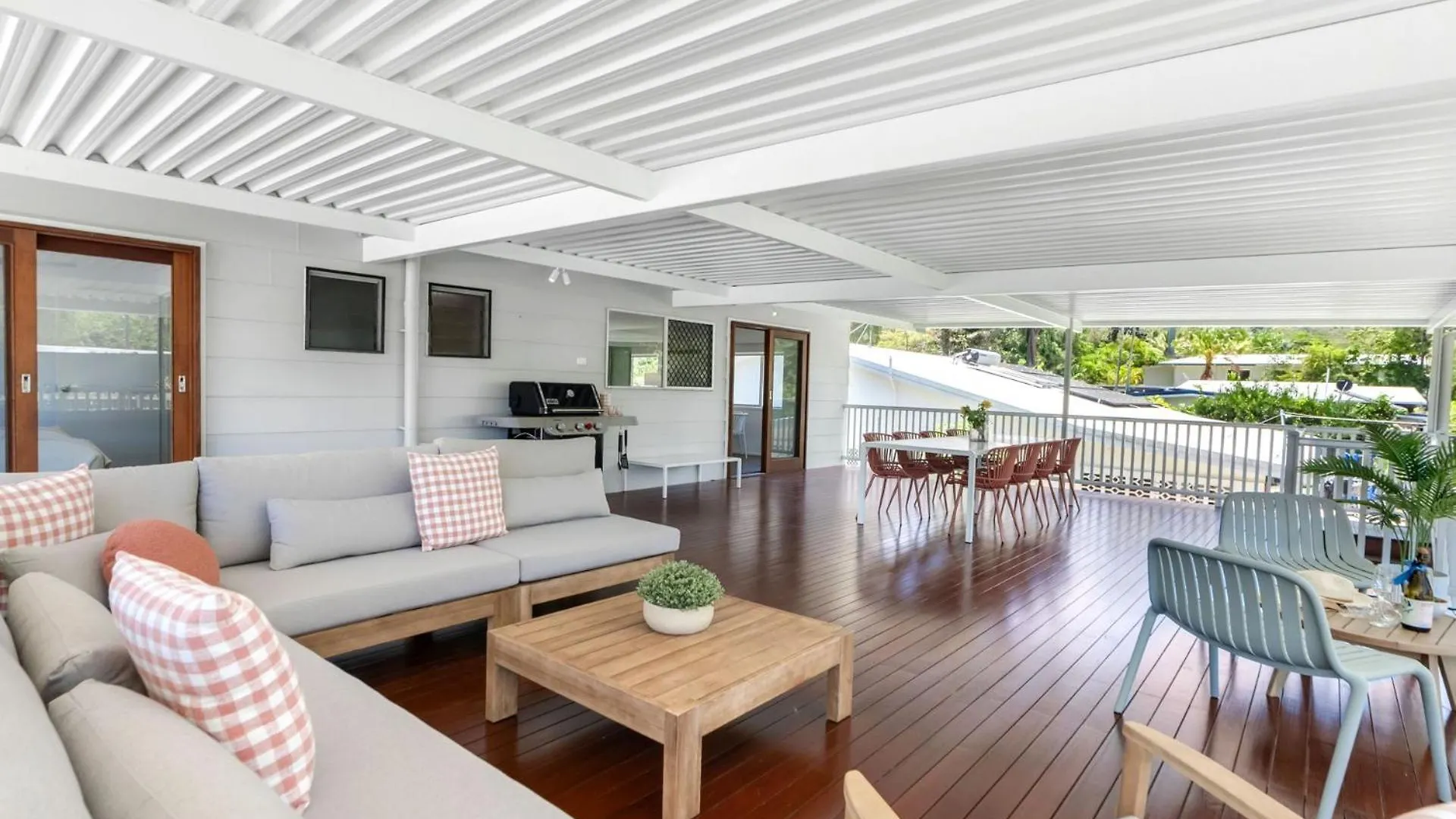Belle Escapes Endeavour To Impress Villa Clifton Beach