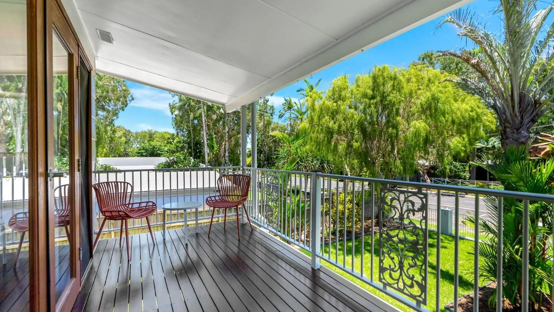 Belle Escapes Endeavour To Impress Villa Clifton Beach