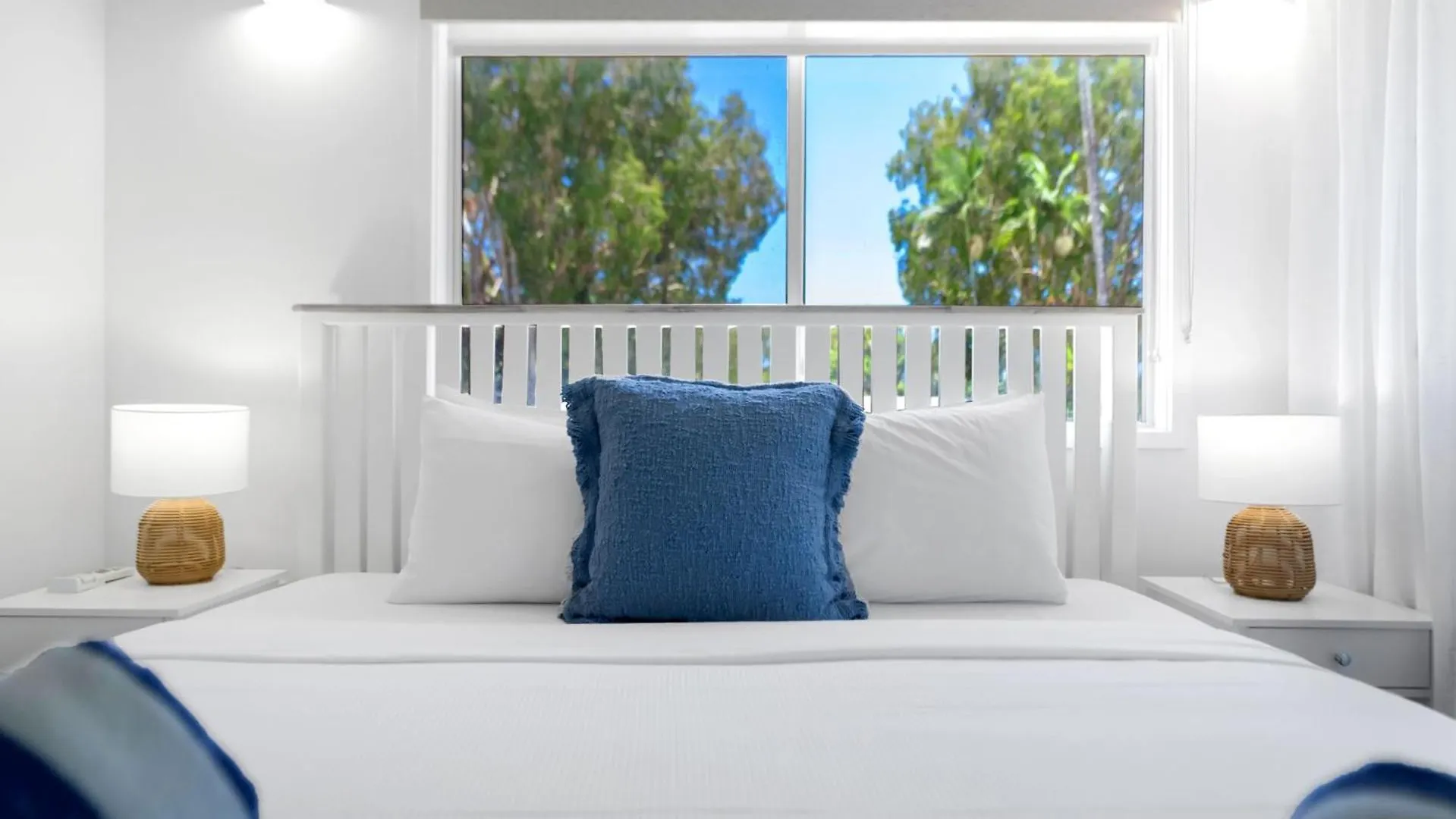 Belle Escapes Endeavour To Impress Villa Clifton Beach Holiday home