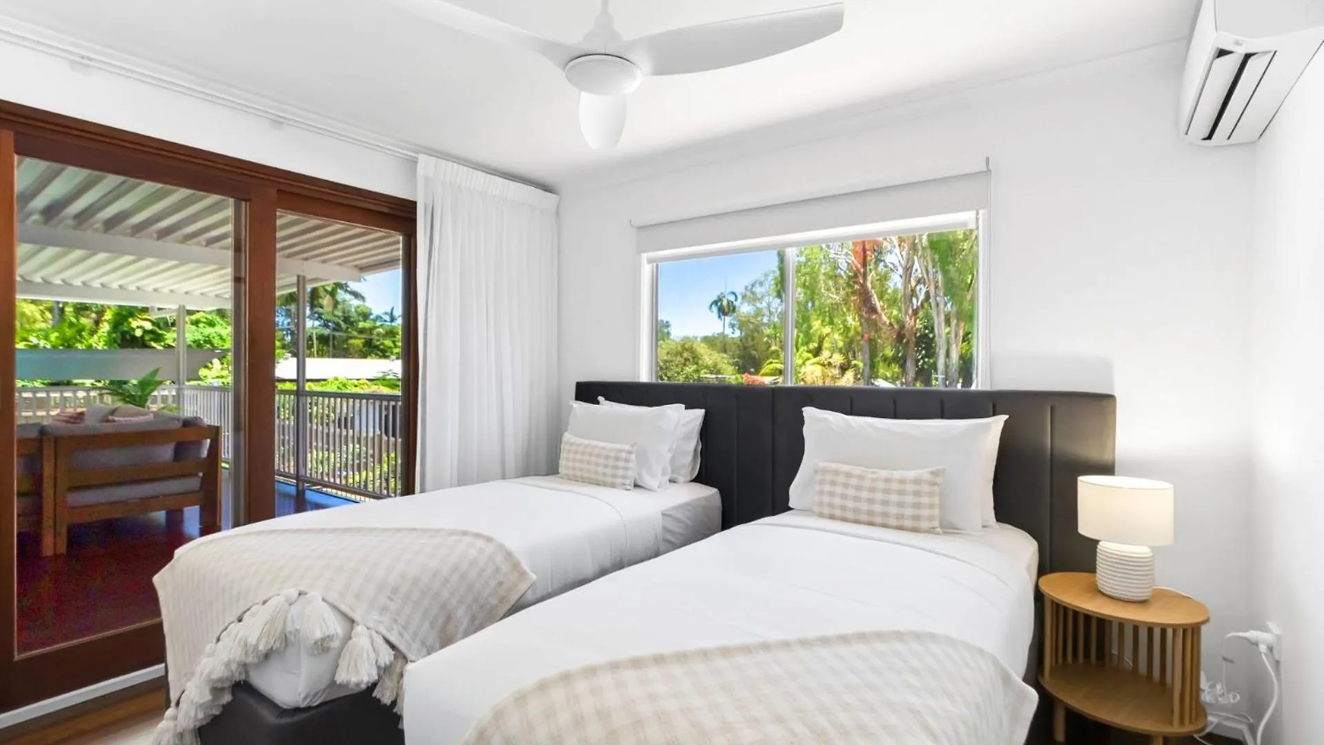 Belle Escapes Endeavour To Impress Villa Clifton Beach 0*,