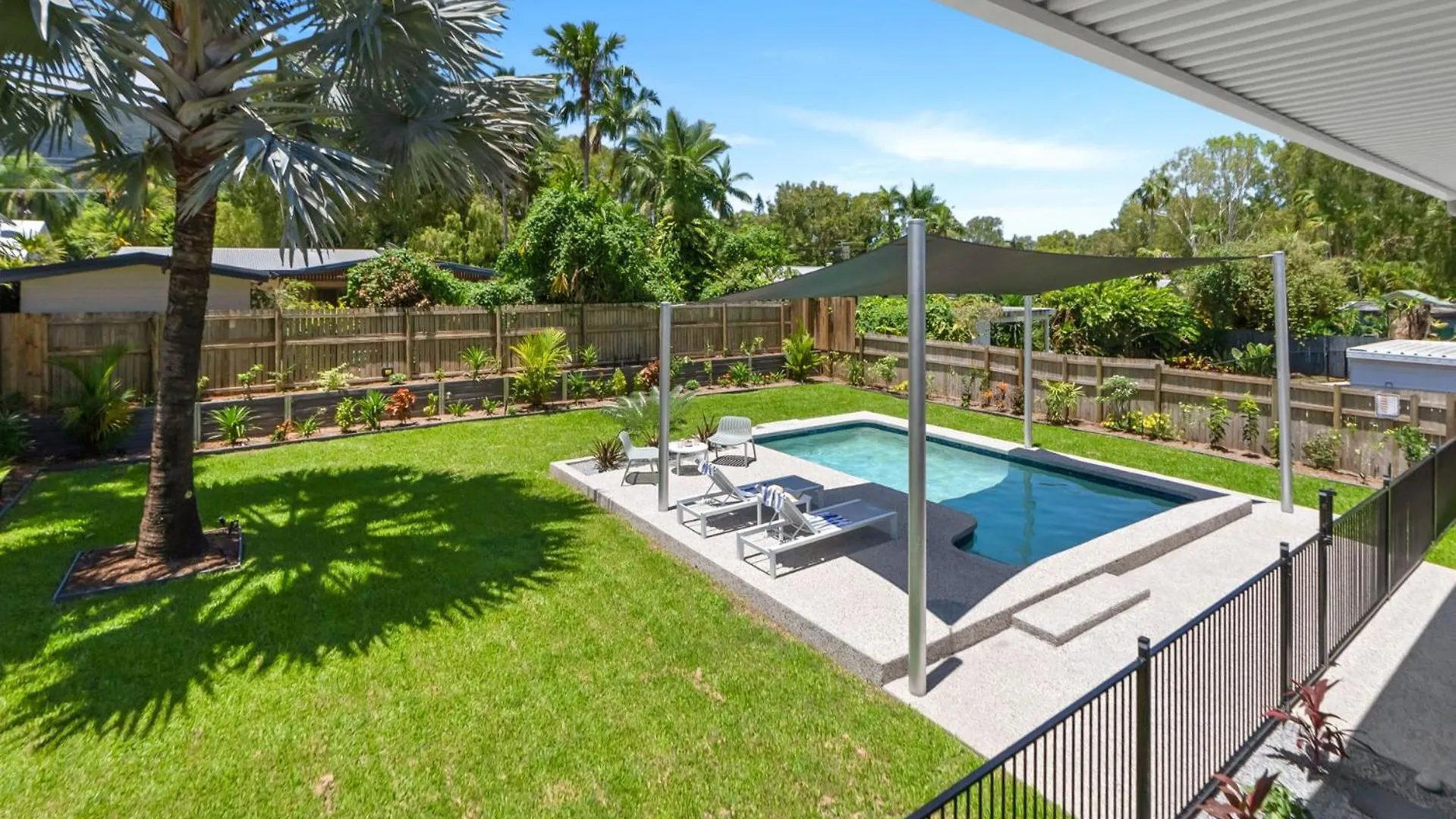 Belle Escapes Endeavour To Impress Villa Clifton Beach