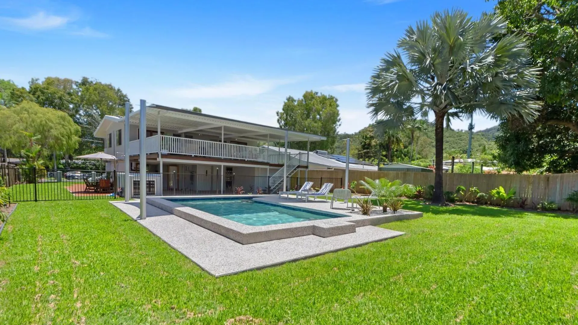 Holiday home Belle Escapes Endeavour To Impress Villa Clifton Beach