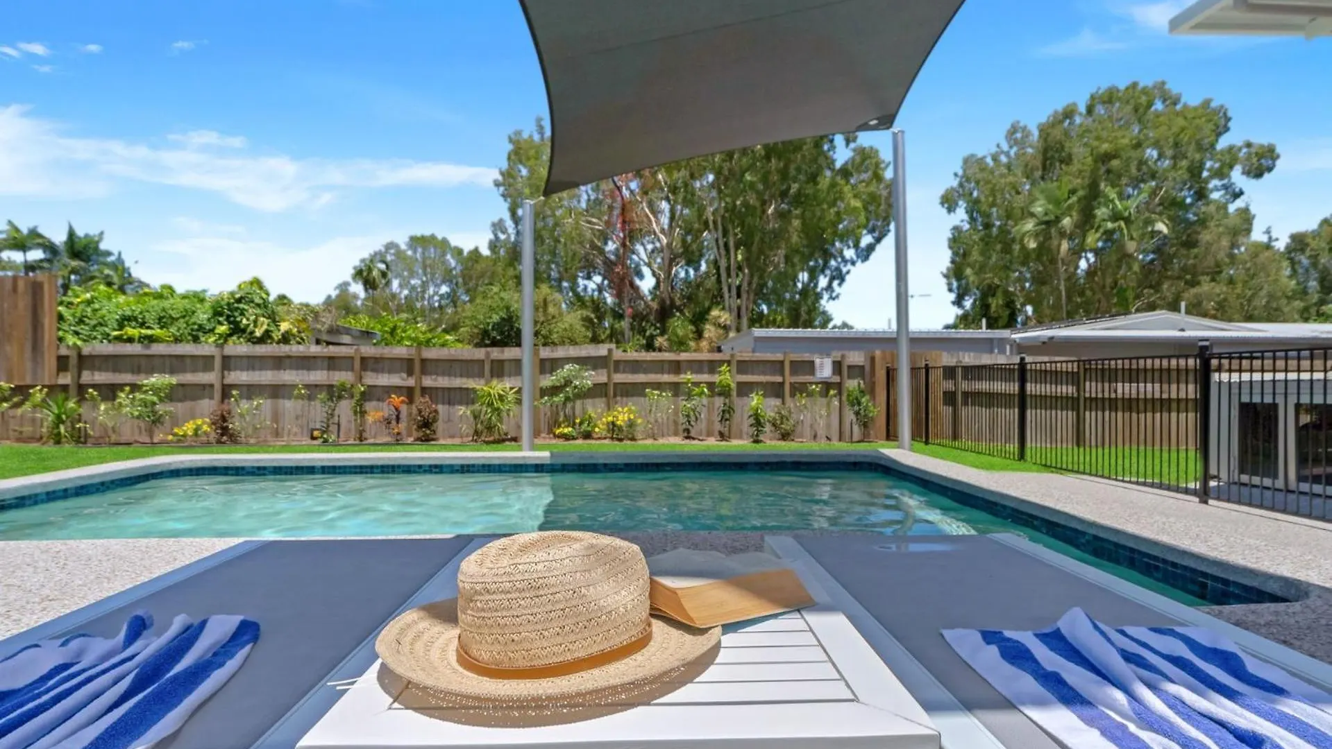 Belle Escapes Endeavour To Impress Villa Clifton Beach 0*,