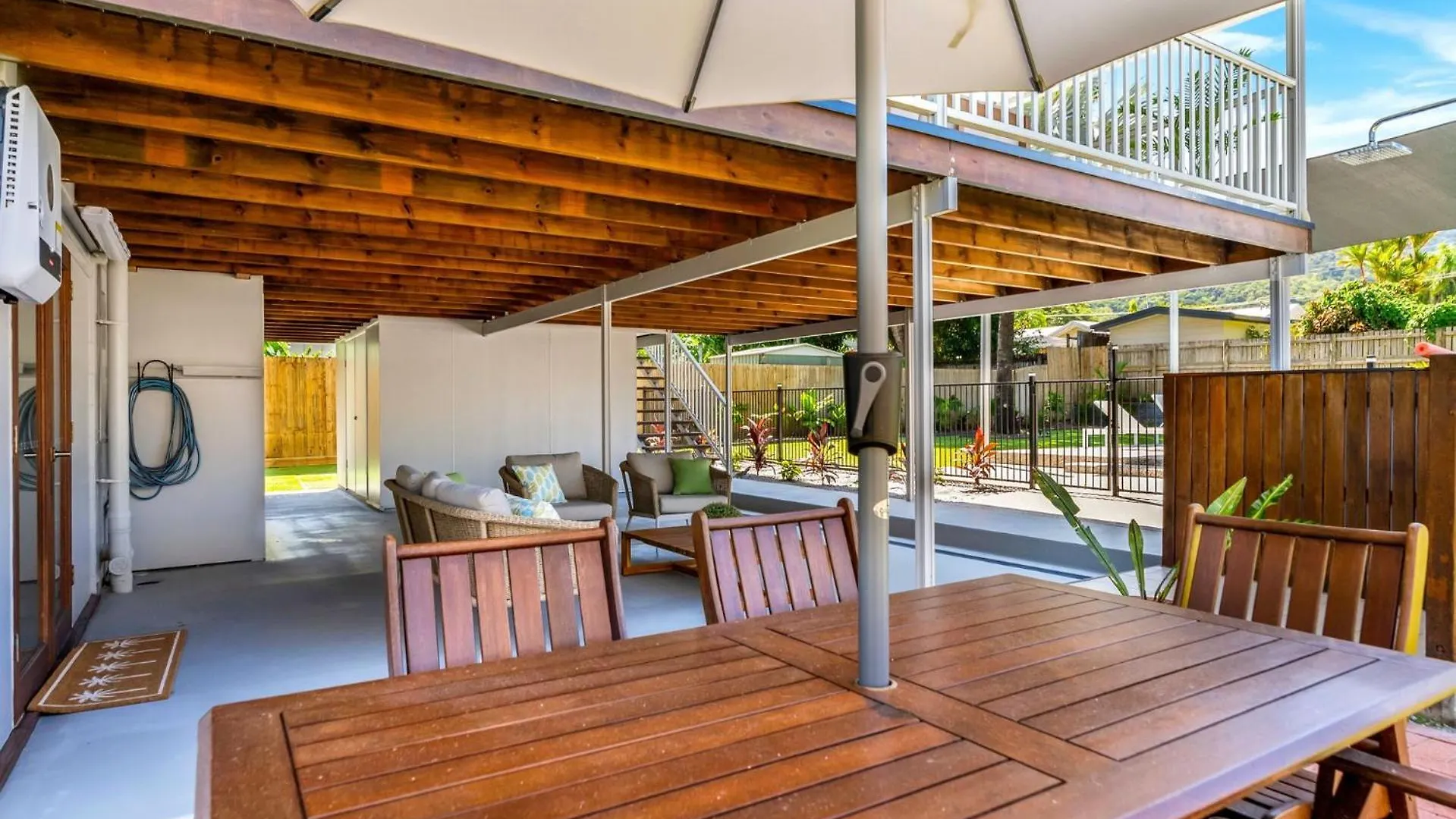 Belle Escapes Endeavour To Impress Villa Clifton Beach Holiday home