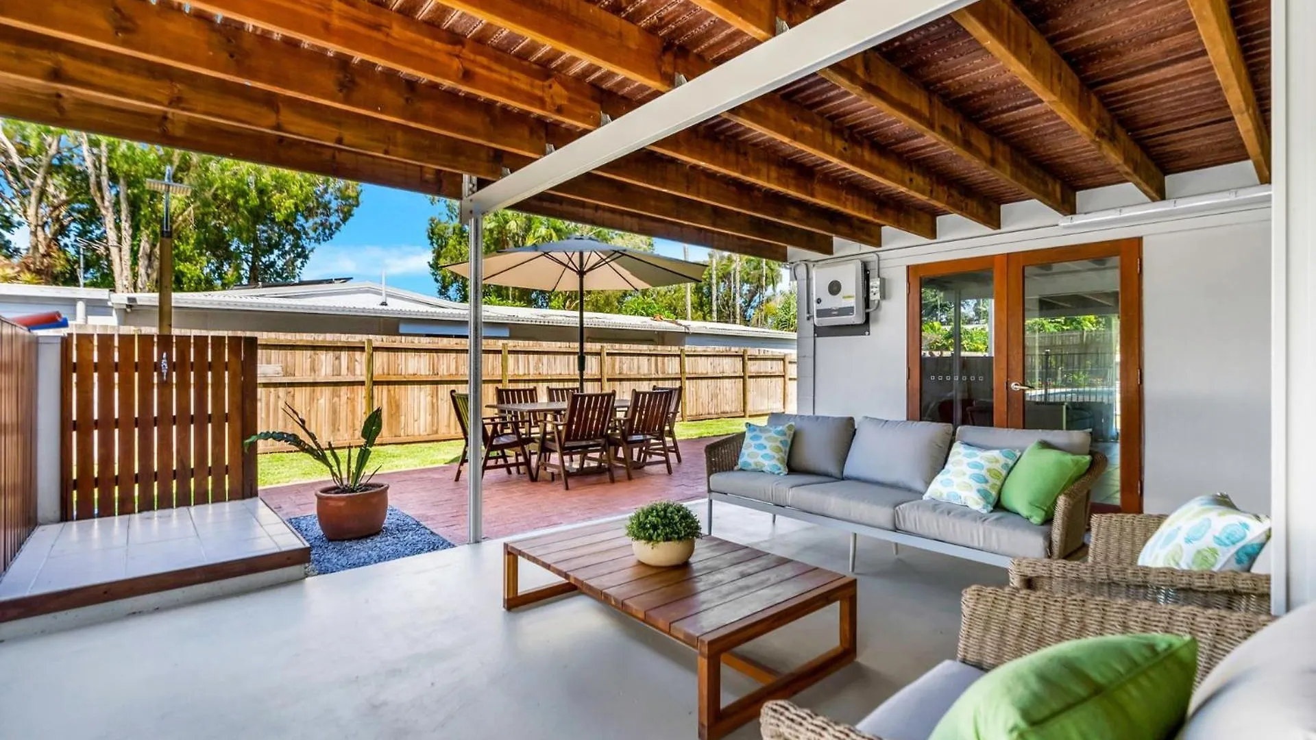 Belle Escapes Endeavour To Impress Villa Clifton Beach
