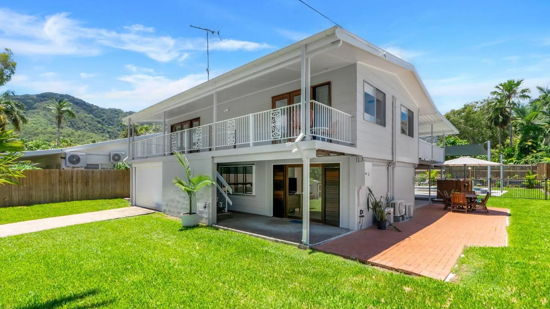 Belle Escapes Endeavour To Impress Villa Clifton Beach Holiday home