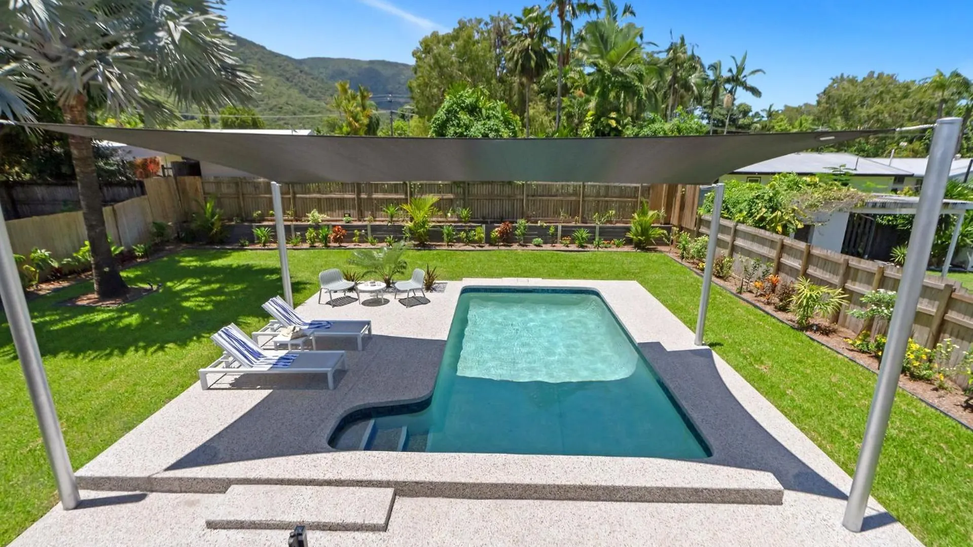 Belle Escapes Endeavour To Impress Villa Clifton Beach Holiday home